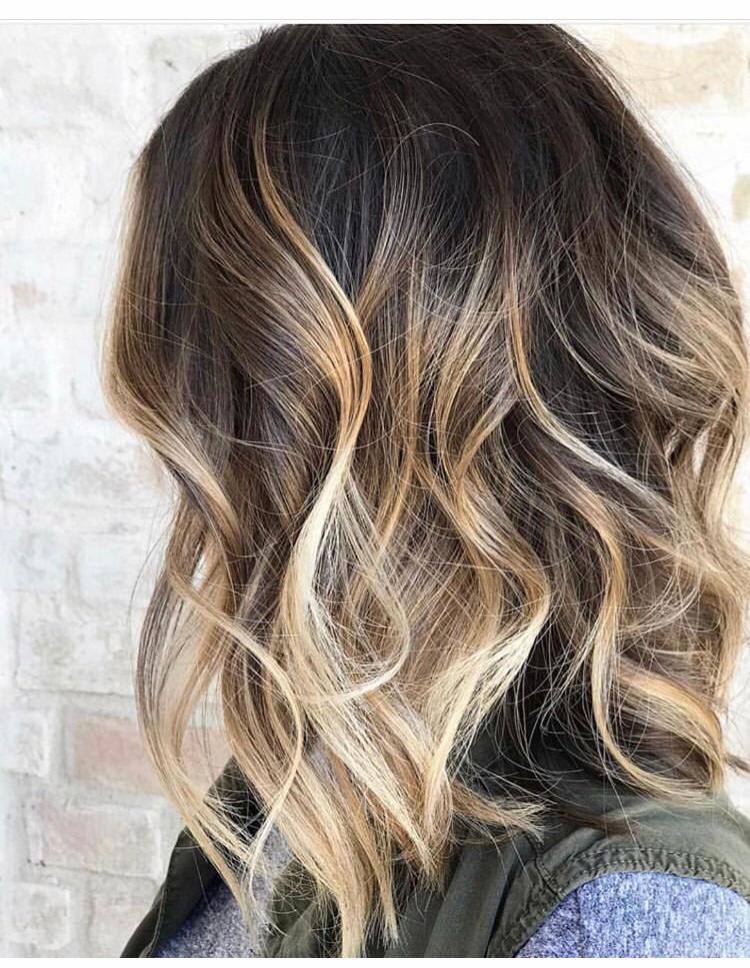 Balayage e schiariture in un centro estetico