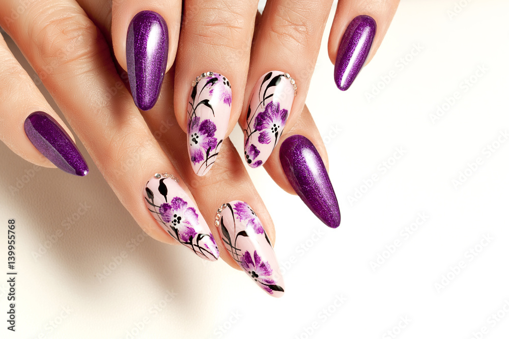 Nail art in un centro estetico