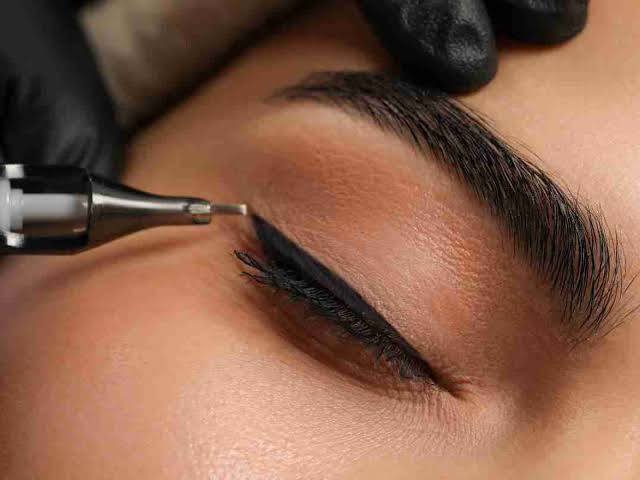 Trucco permanente in un centro estetico